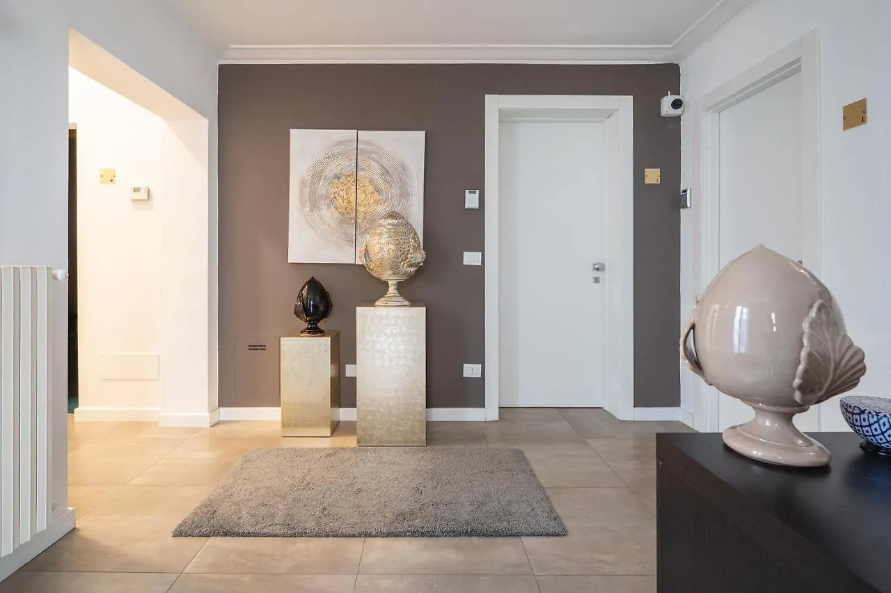 Fourooms Bari Italië